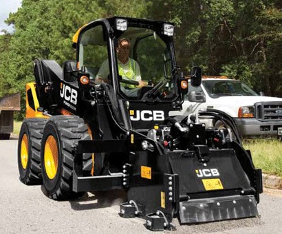 Мини-погрузчик с бортовым поворотом JCB 300