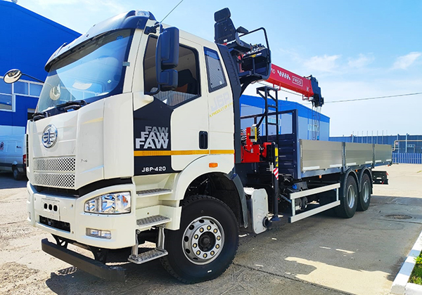 Бортовой автомобиль FAW 3250 с КМУ FASSI XP716-1