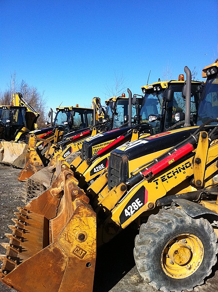 Аренда экскаватора-погрузчика CATERPILLAR, JCB