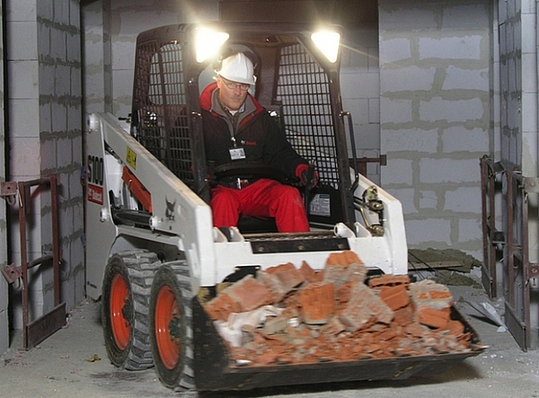 Минипогрузчик фронтальный BOBCAT S100