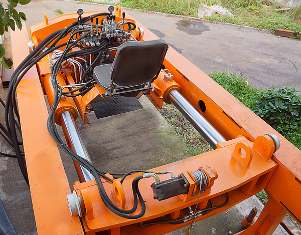 Горизонтальная буровая установка УГБ6-02 Горизонтальная буровая установка УГБ6-02